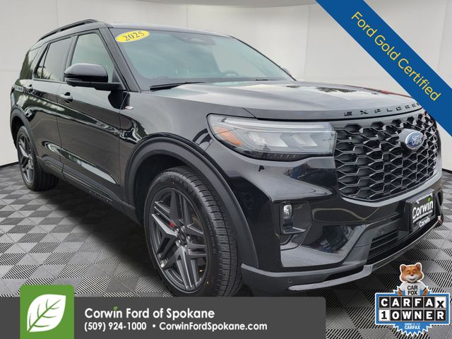2025 Ford Explorer ST-LINE's photo