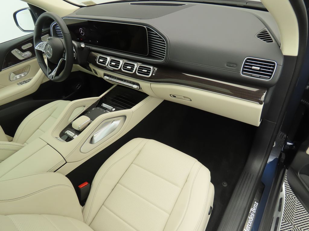2026 Mercedes Benz GLS 450 4MATIC photo 18