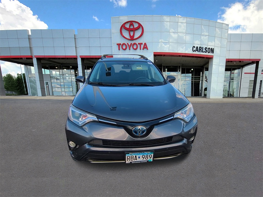 Used 2018 Toyota RAV4 XLE with VIN JTMRJREVXJD231088 for sale in Minneapolis, Minnesota