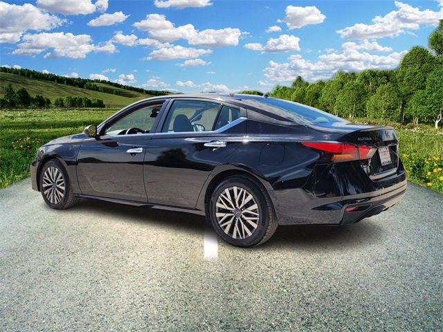 2023 Nissan Altima 2.5 SV photo 3