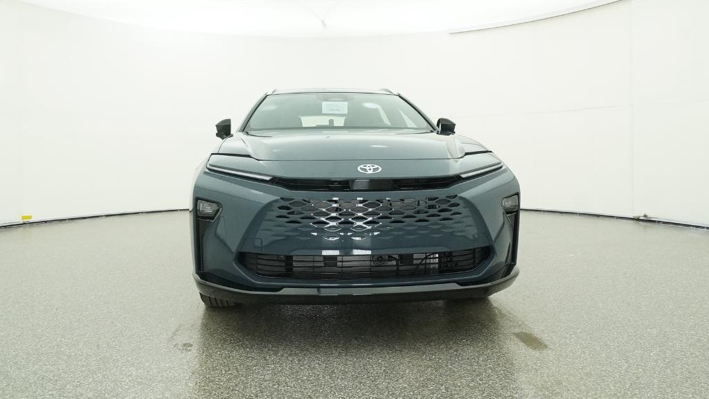 2025 Toyota Crown Signia XLE photo 3