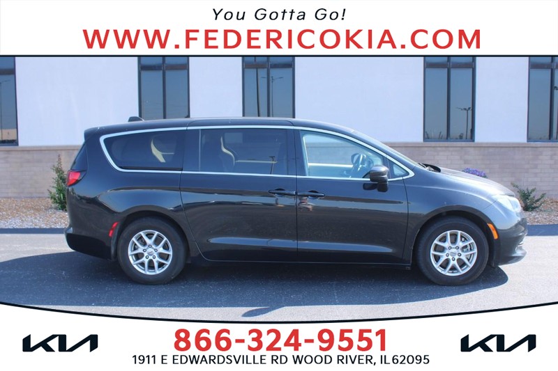 Pre-Owned 2022 Chrysler Voyager LX FWD Front Wheel Drive Minivan's photo