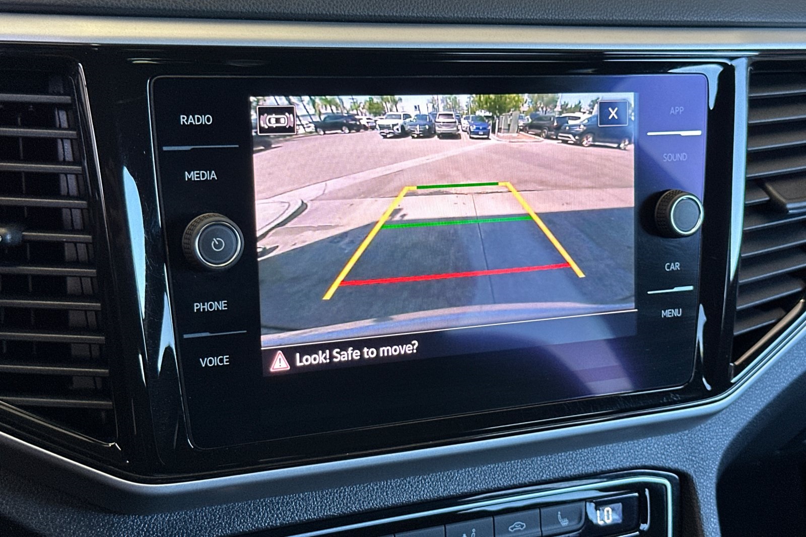 2022 Volkswagen Atlas Cross Sport V6 SE Technology photo 19
