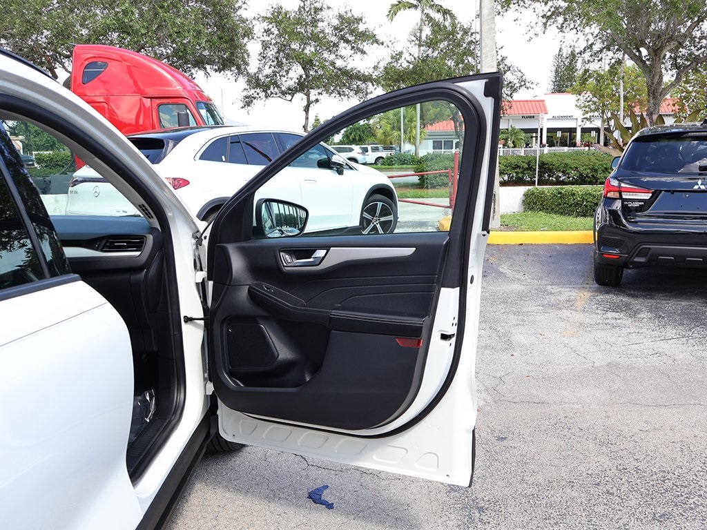 2022 Ford Escape SEL photo 27