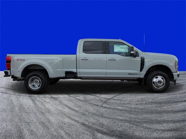 2025 Ford F-350 Platinum photo 2