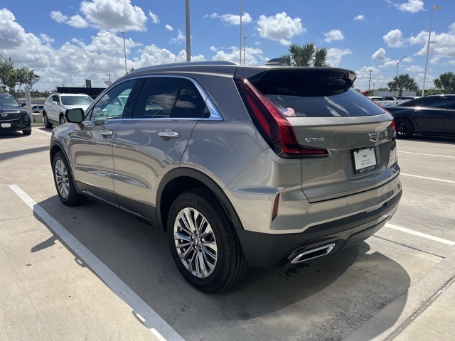 2025 Cadillac XT4 Premium Luxury photo 3