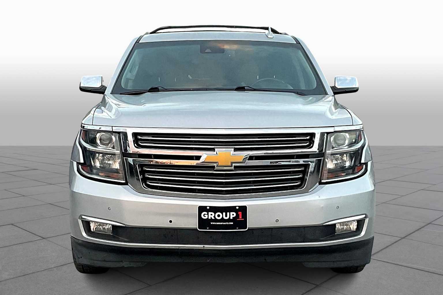 2018 Chevrolet Suburban Premier photo 3