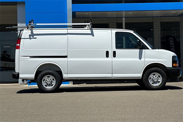 2025 Chevrolet Express Cargo 2500 photo 3