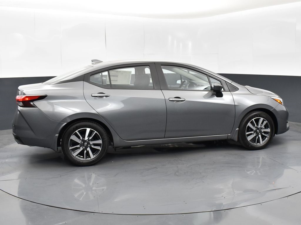 2025 Nissan Versa 1.6 SV photo 8