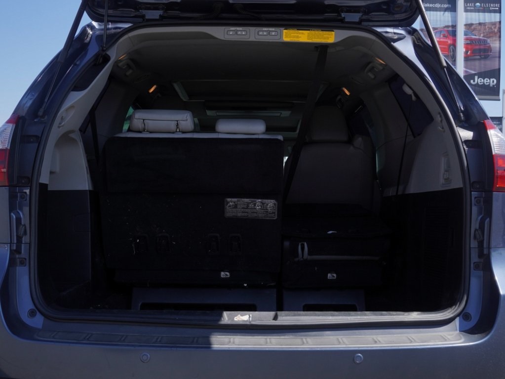 2017 Toyota Sienna Limited photo 4