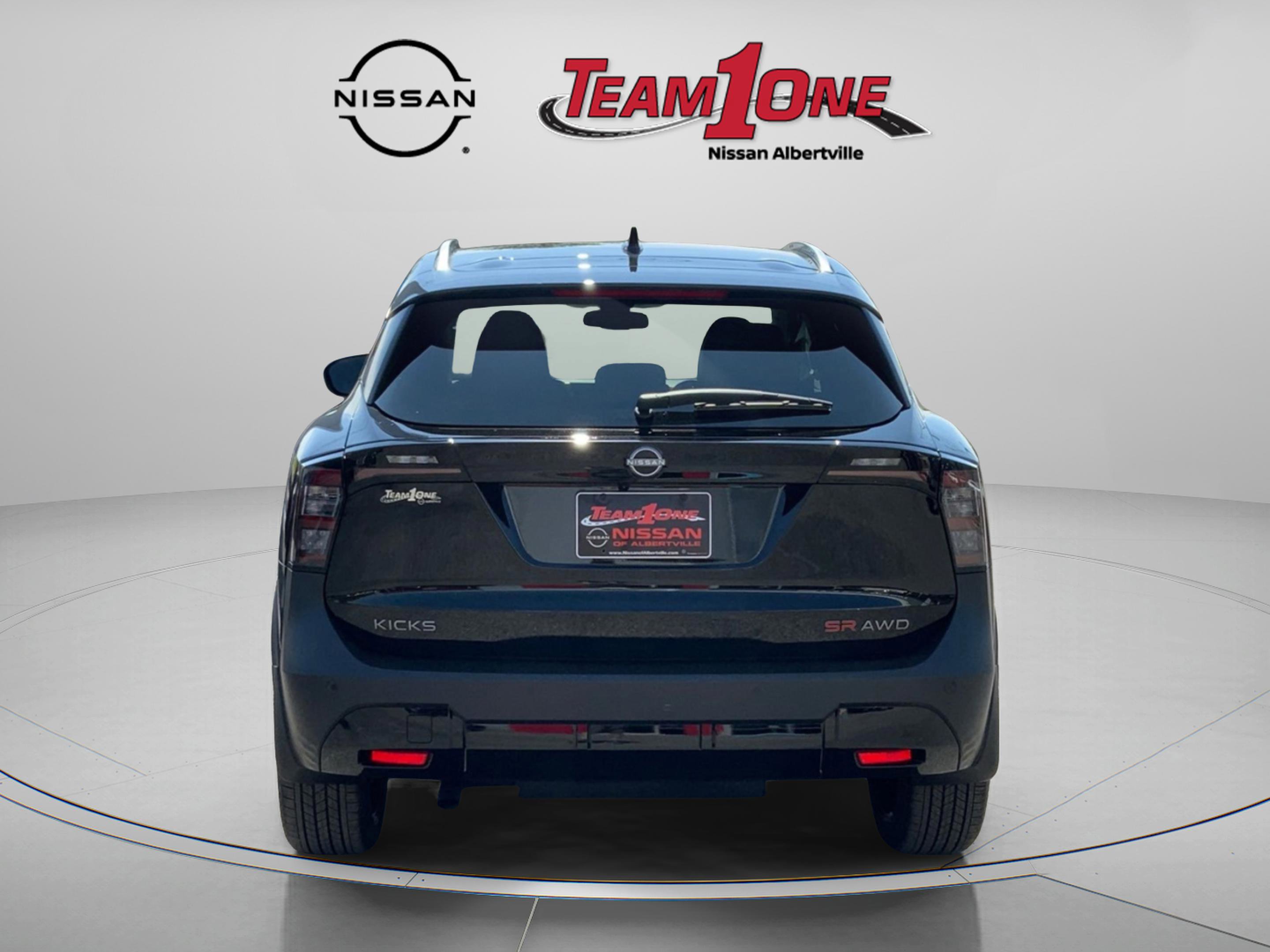 2025 Nissan Kicks SR photo 3