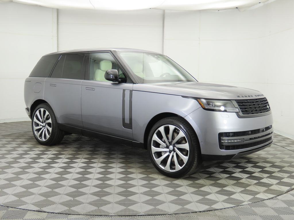2025 Land Rover Range Rover SE photo 3