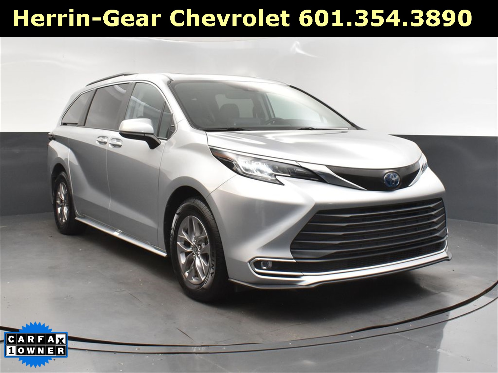 2023 Toyota Sienna XLE photo 8