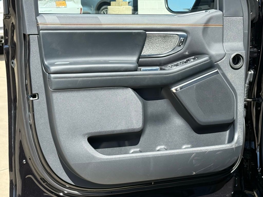 2025 Ford Expedition photo 12