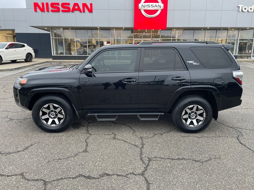 2020 Toyota 4Runner TRD Off-Road Premium photo 2