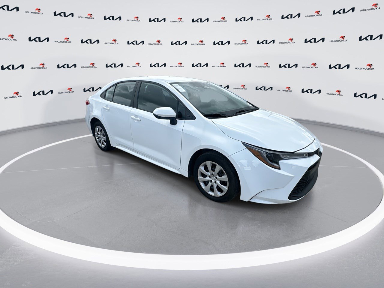 2024 Toyota Corolla LE photo 2