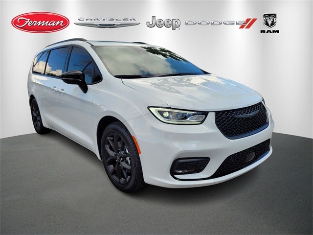 2026 Chrysler Pacifica Limited's photo