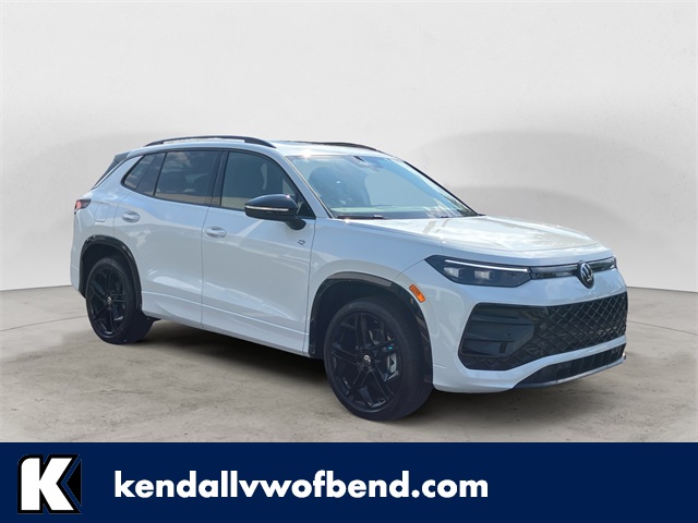 2025 Volkswagen Tiguan SE R-LINE BLACK's photo