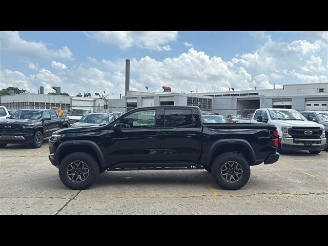 2025 Chevrolet Colorado ZR2 photo 2