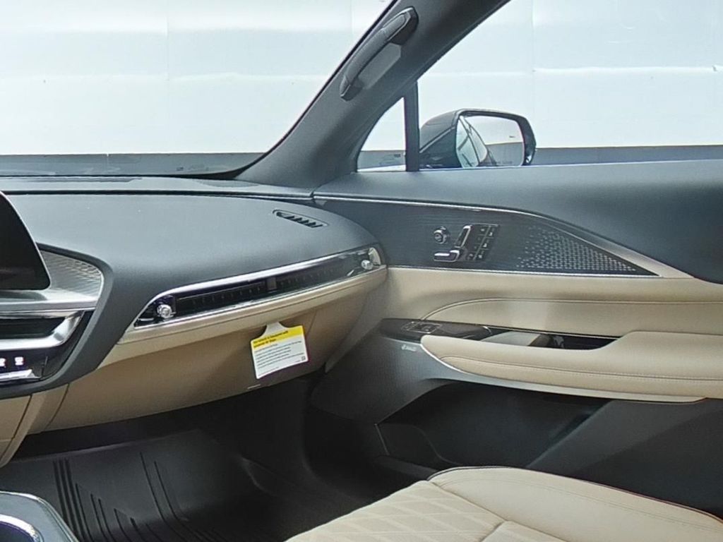 2025 Cadillac Lyriq Luxury photo 10