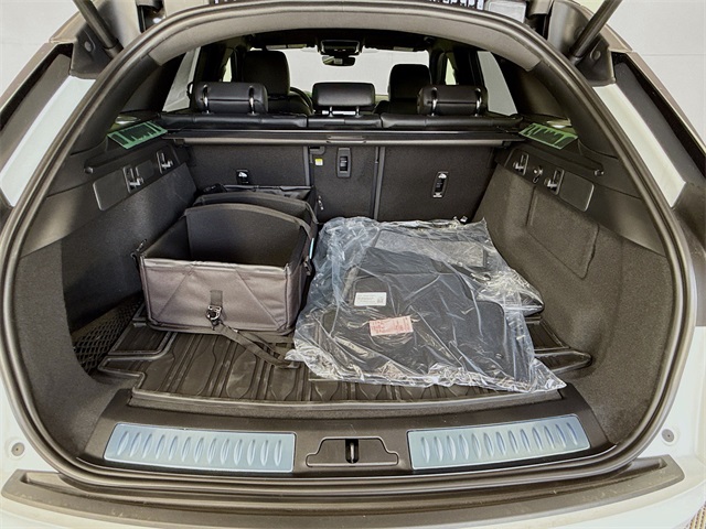 2026 Land Rover Range Rover Velar SE photo 27