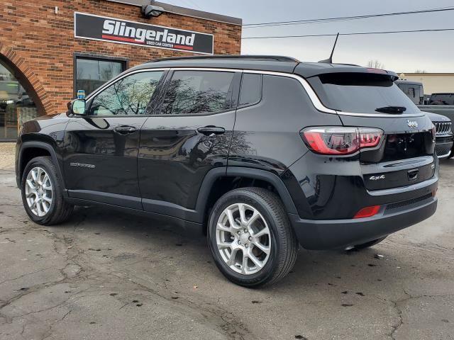 2023 Jeep Compass Latitude Lux photo 3