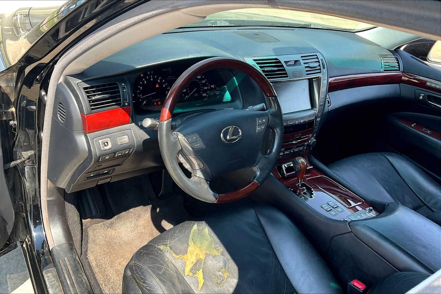 2009 Lexus LS 460 photo 16