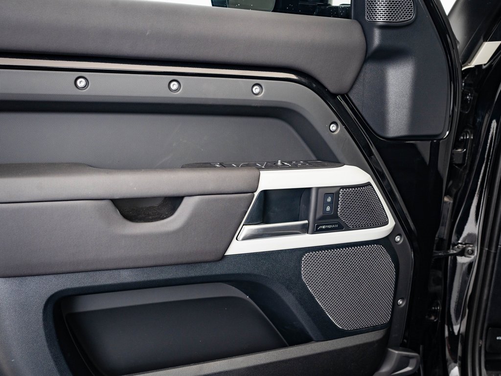 2024 Land Rover Defender 110 S photo 19