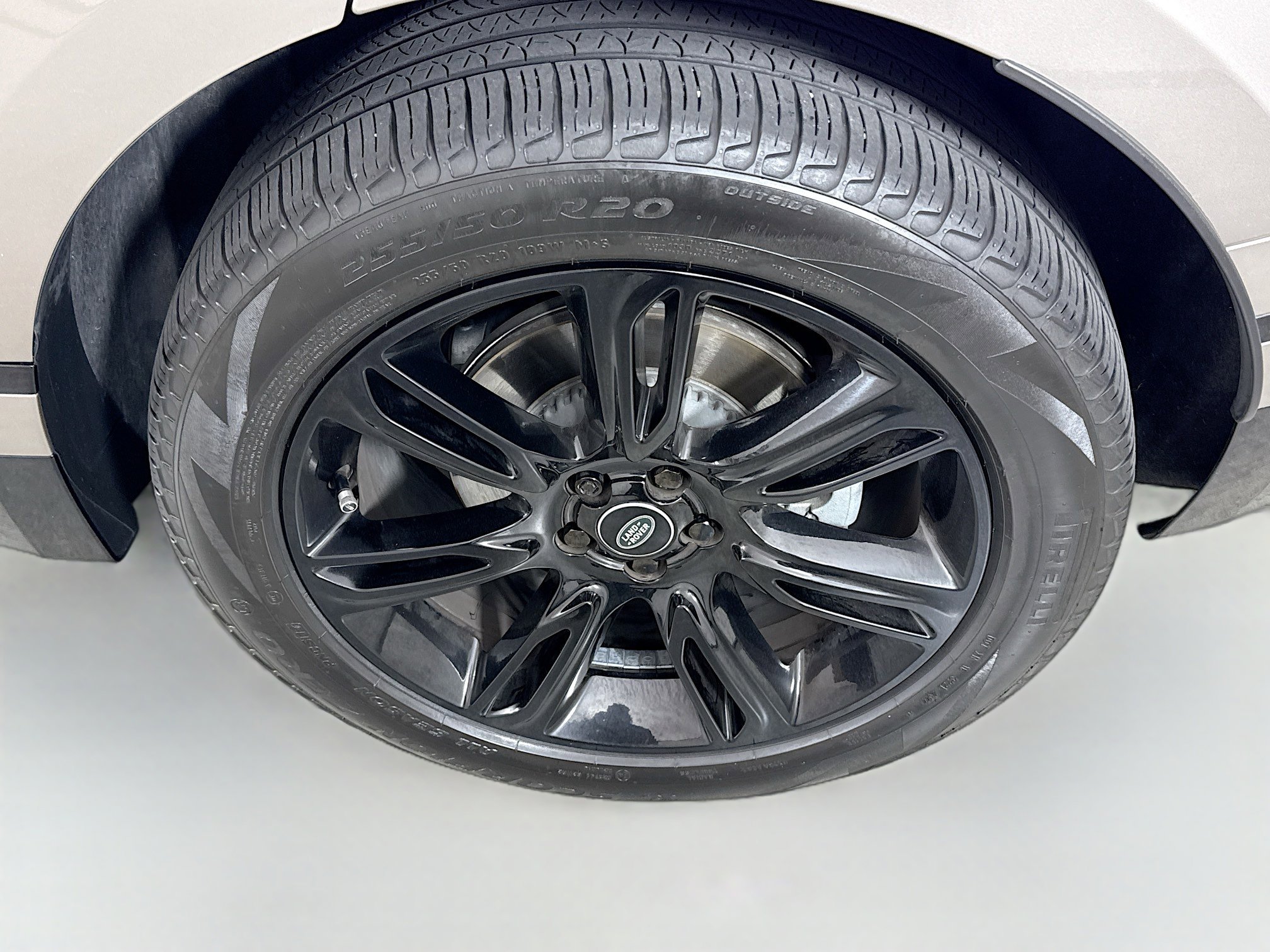 2023 Land Rover Range Rover Velar R-Dynamic S photo 24
