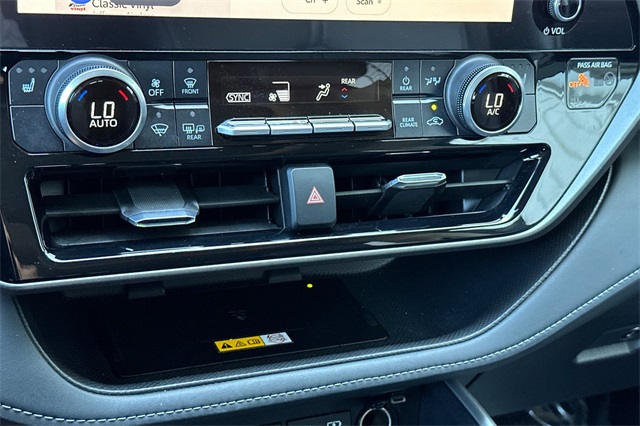 2024 Toyota Highlander XLE photo 18