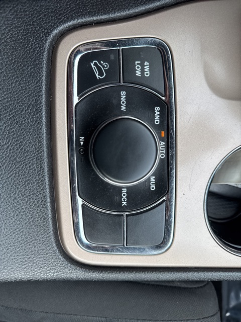 2015 Jeep Grand Cherokee Laredo photo 12