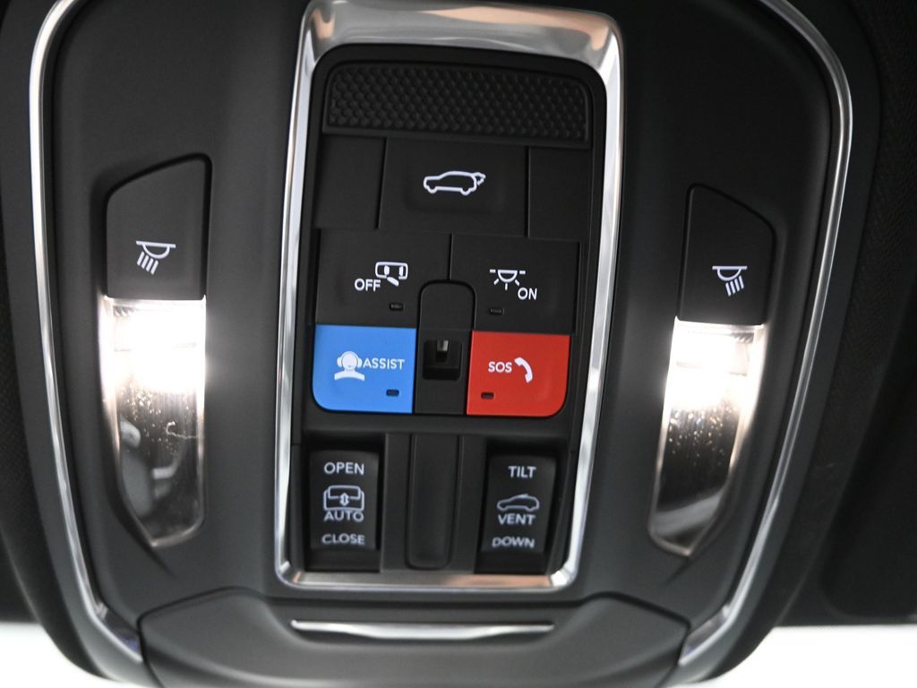 2025 Jeep Grand Cherokee Laredo X photo 11