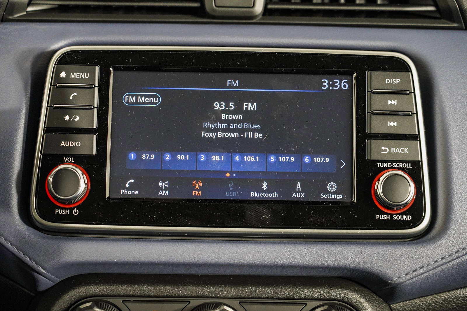 2025 Nissan Versa SV photo 13