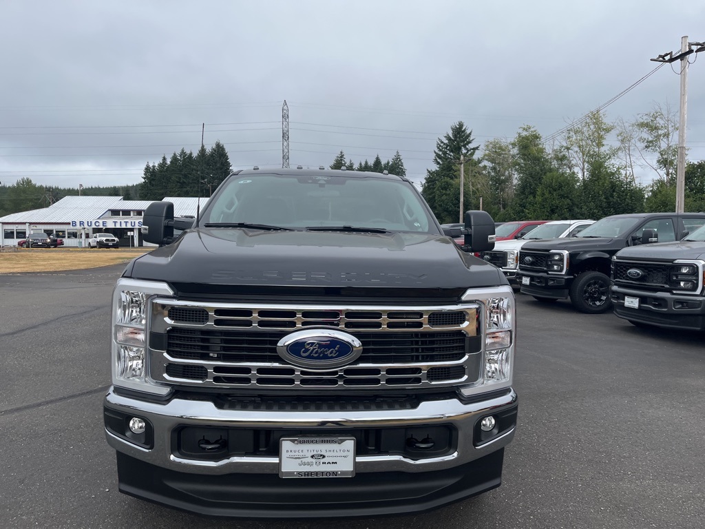 2025 Ford F-350 XLT photo 2