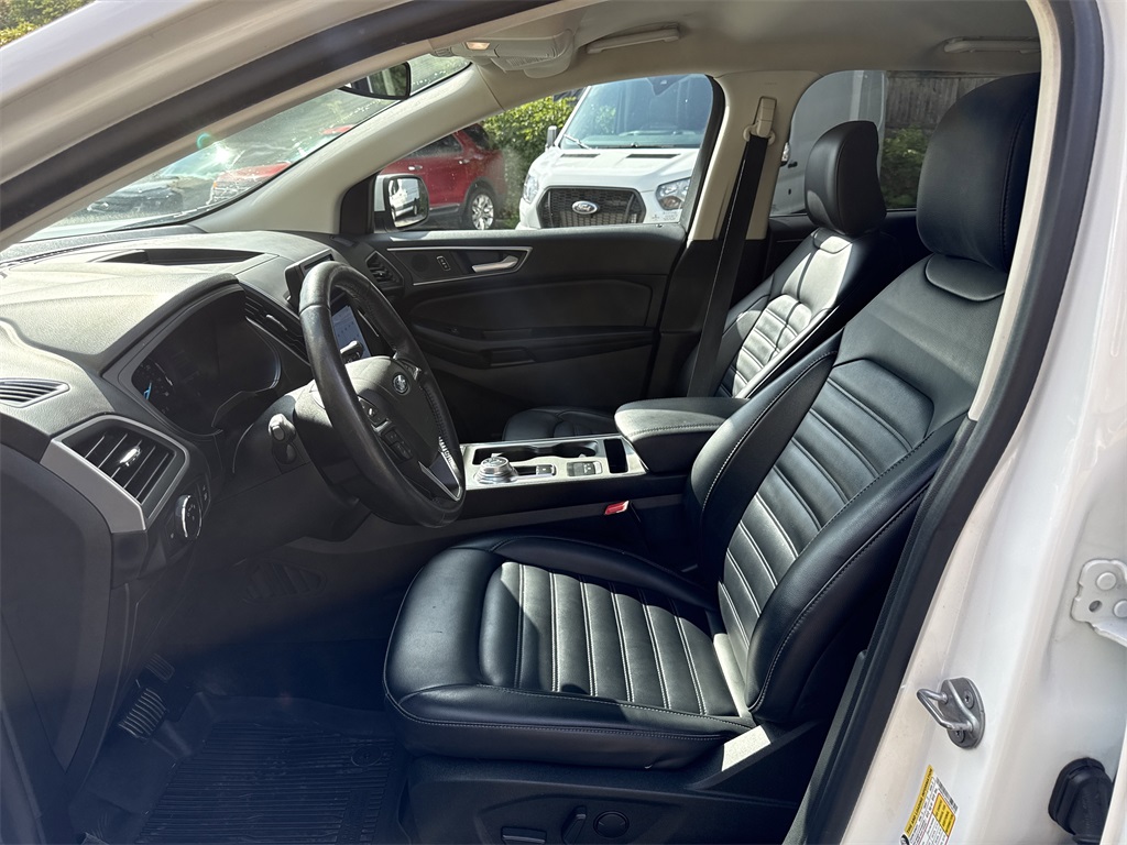 2022 Ford Edge SEL photo 15