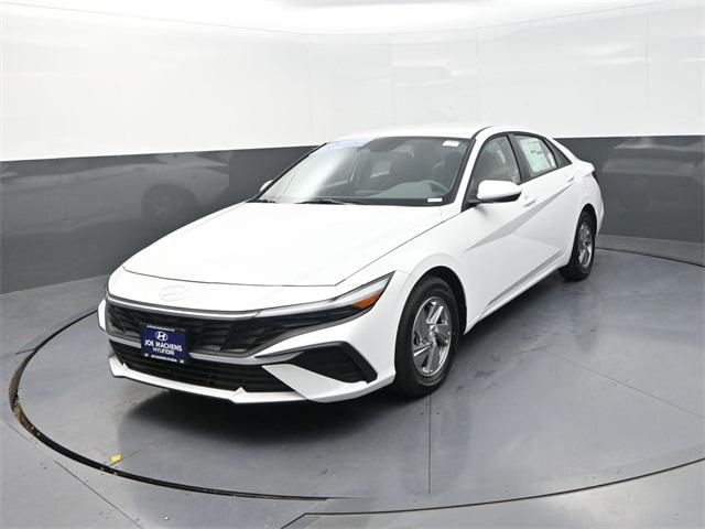 2025 Hyundai Elantra SE photo 4