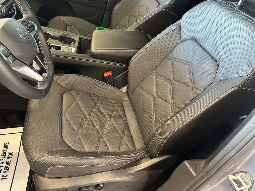 2024 Volkswagen Atlas Cross Sport SE photo 8