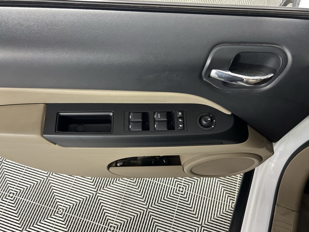 2014 Jeep Compass Sport photo 19