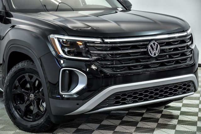 2025 Volkswagen Atlas Peak Edition SE photo 2
