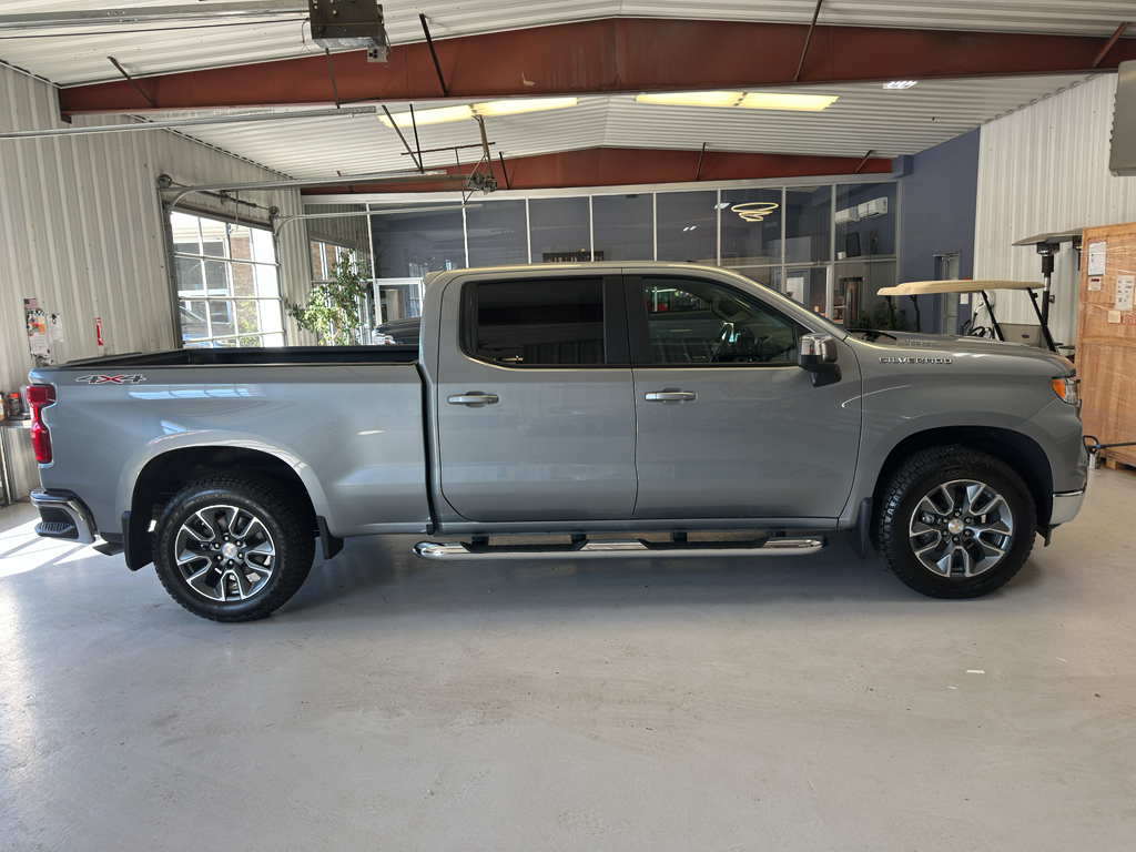 2025 Chevrolet Silverado 1500 LT photo 2