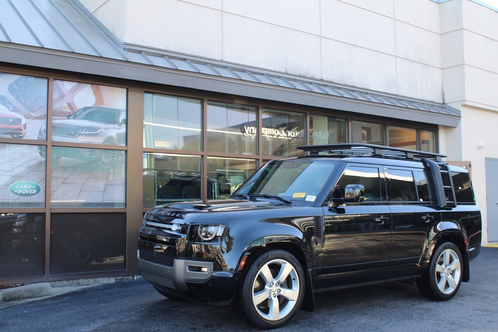 2025 Land Rover Defender X-Dynamic SE's photo