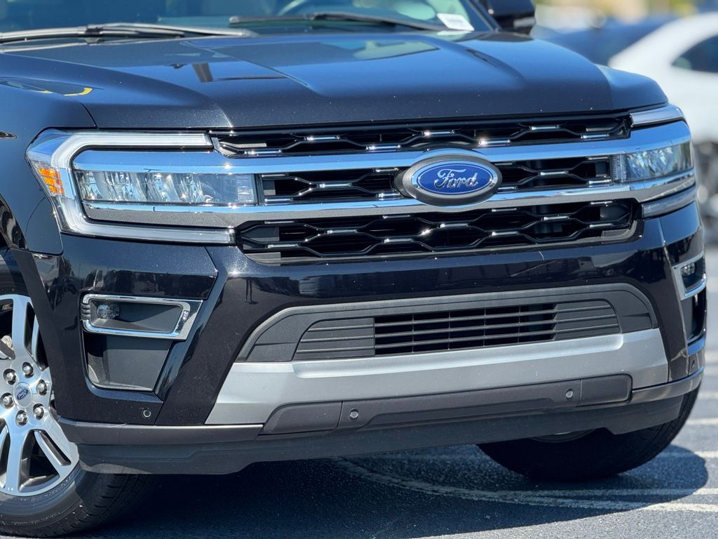 2024 Ford Expedition Limited photo 2