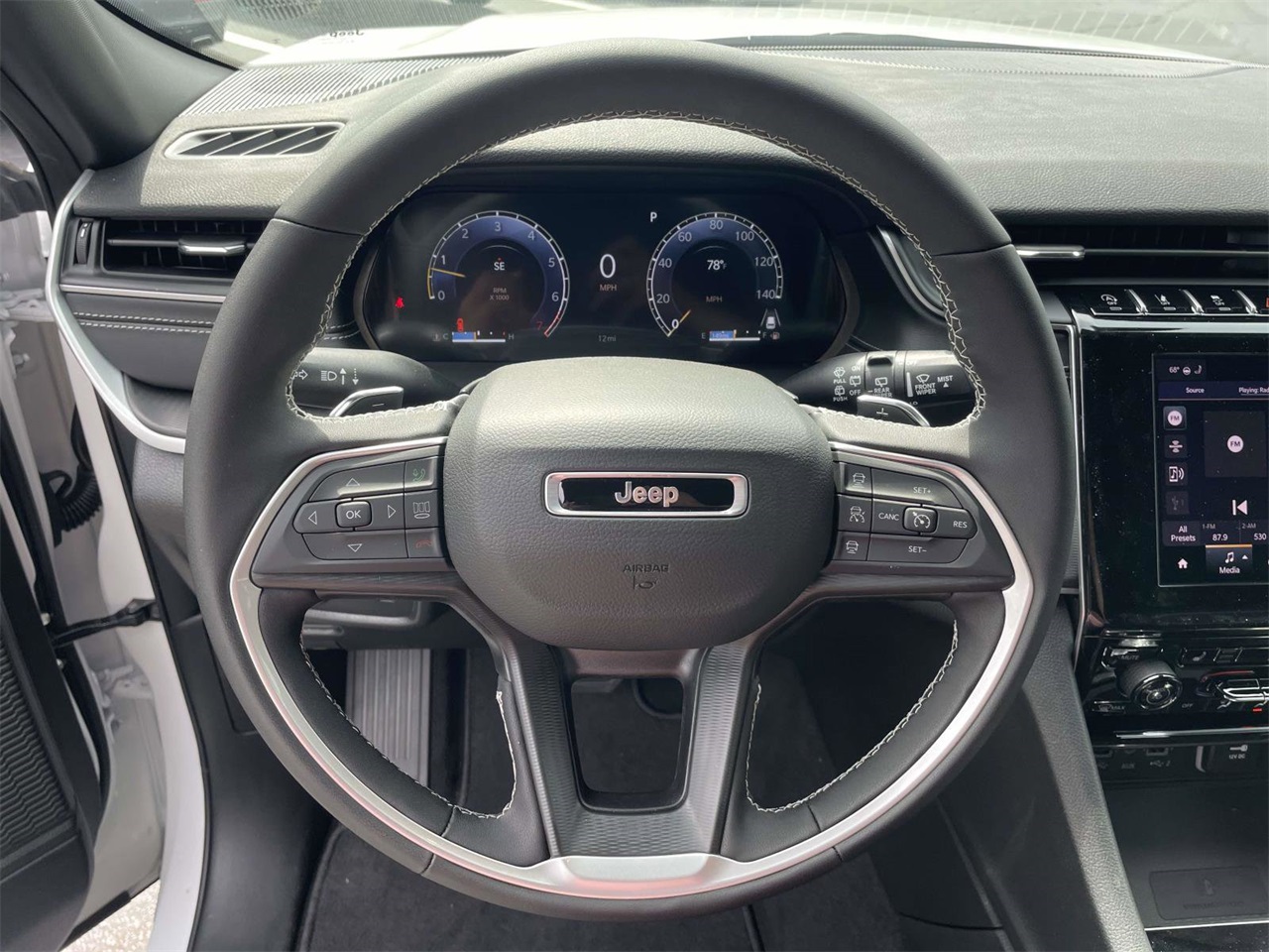 2025 Jeep Grand Cherokee Laredo X photo 29
