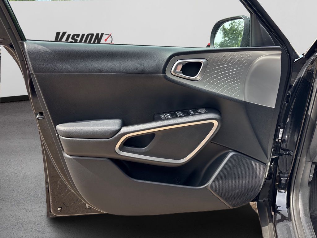 2023 Kia Soul LX photo 11