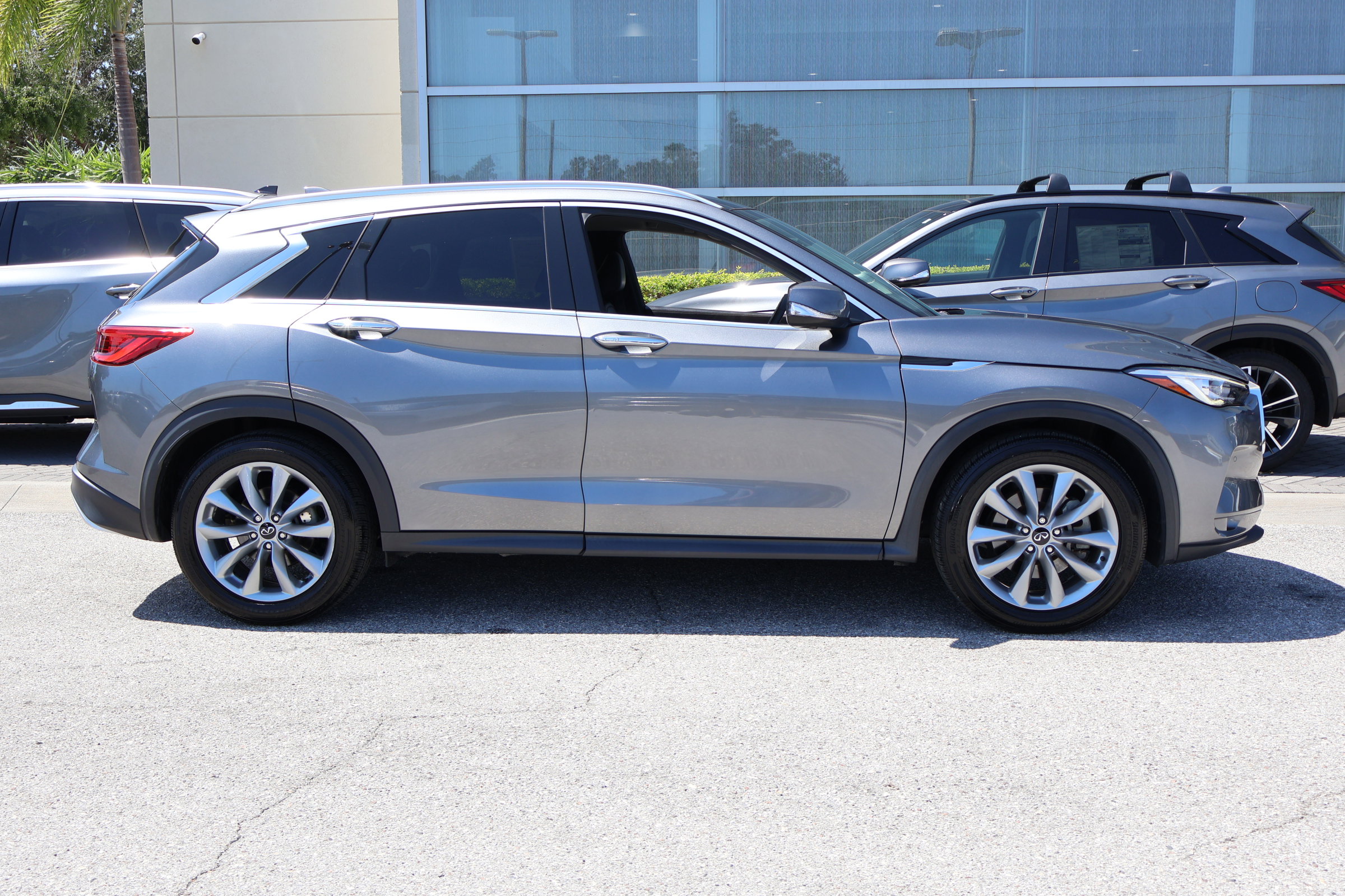 2021 Infiniti QX50 Essential photo 10