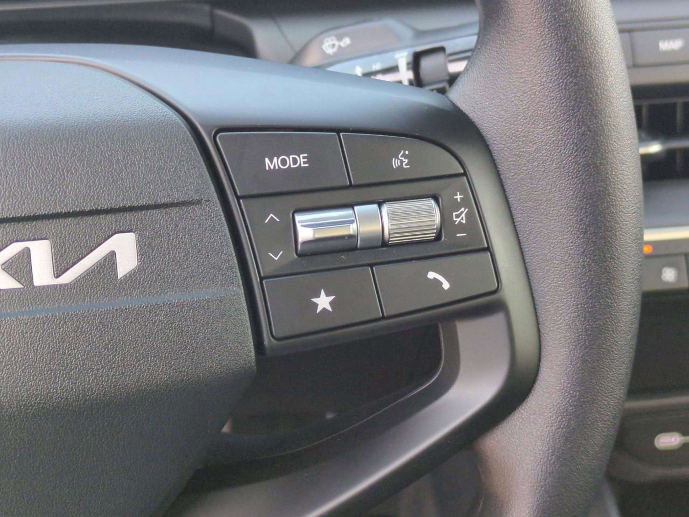 2025 Kia K4 LXS photo 17