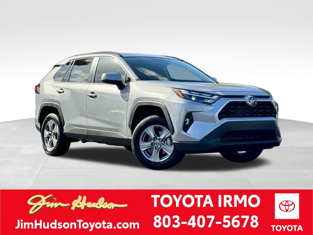 2025 Toyota RAV4 XLE's photo