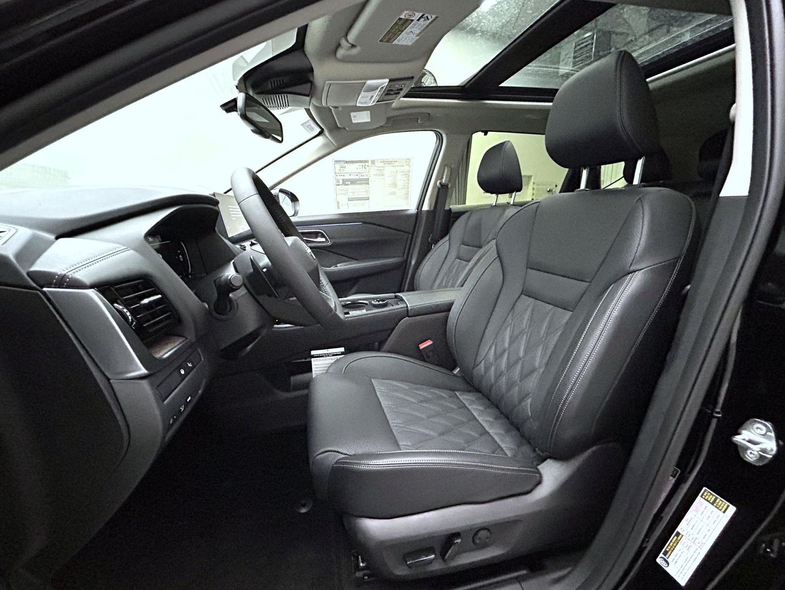 2026 Nissan Rogue Platinum photo 8