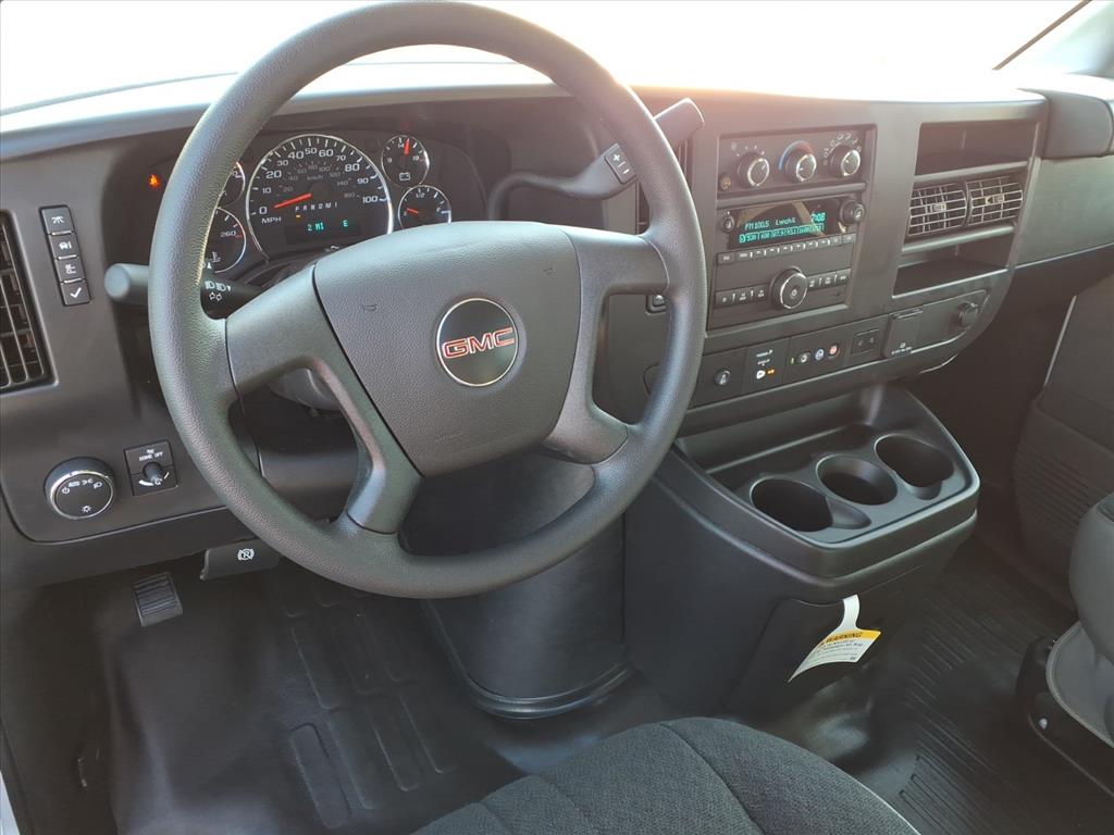 2025 Gmc Savana Cargo 3500 photo 3