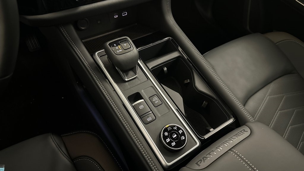 2025 Nissan Pathfinder Platinum photo 15
